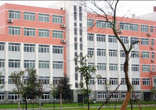 曲靖高级技工学校2022招生简章(招生专业及计划和学费)(招生计划、招生简章)